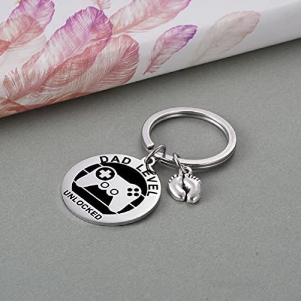 MIXJOY New Expecting Dad First Time Father's Day Daddy to be Soon to be New Dad Announce Pregnancy Dad Level Unlocked Key Chain with Baby Footprint Charm