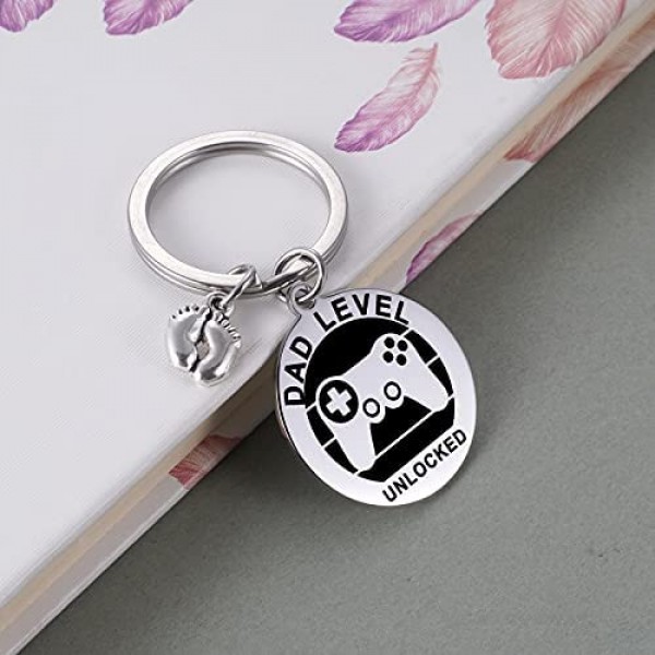 MIXJOY New Expecting Dad First Time Father's Day Daddy to be Soon to be New Dad Announce Pregnancy Dad Level Unlocked Key Chain with Baby Footprint Charm