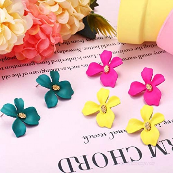 7 Pairs Boho Flower Stud Earrings for Women Girls Flower Shaped Daisy Earrings with Gold Bud